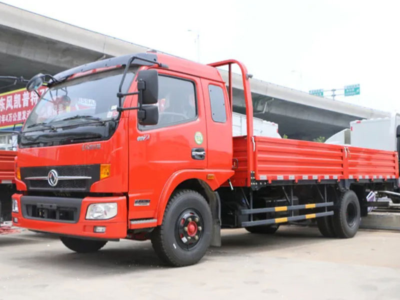Used 4x2 Dongfeng Captain Light Cargo Truck