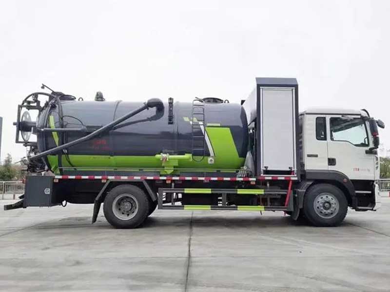 Howo 15 CBM Industrial Dust Vacuum Truck