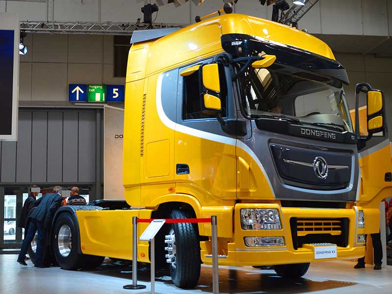 Dongfeng KX 6x4 Tractor Truck